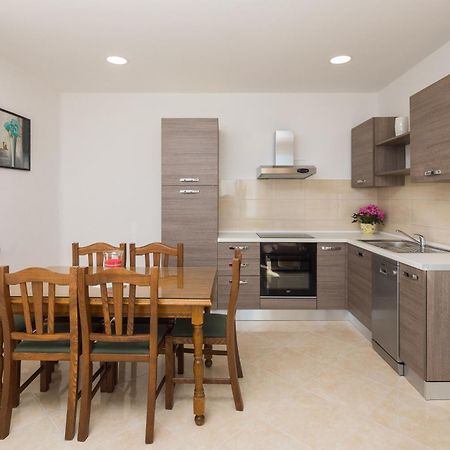 Sandy Beach Apartment Omiš Buitenkant foto