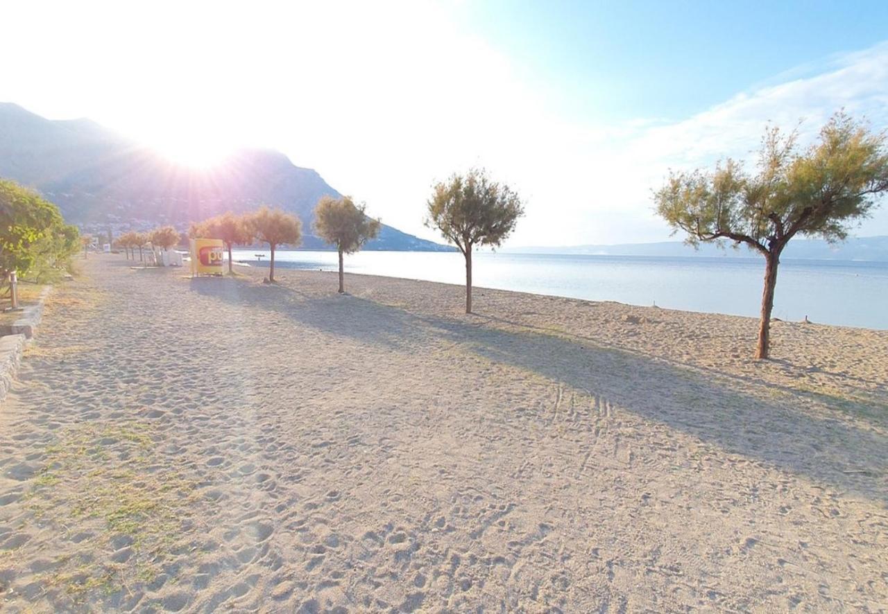 Sandy Beach Apartment Omiš Buitenkant foto