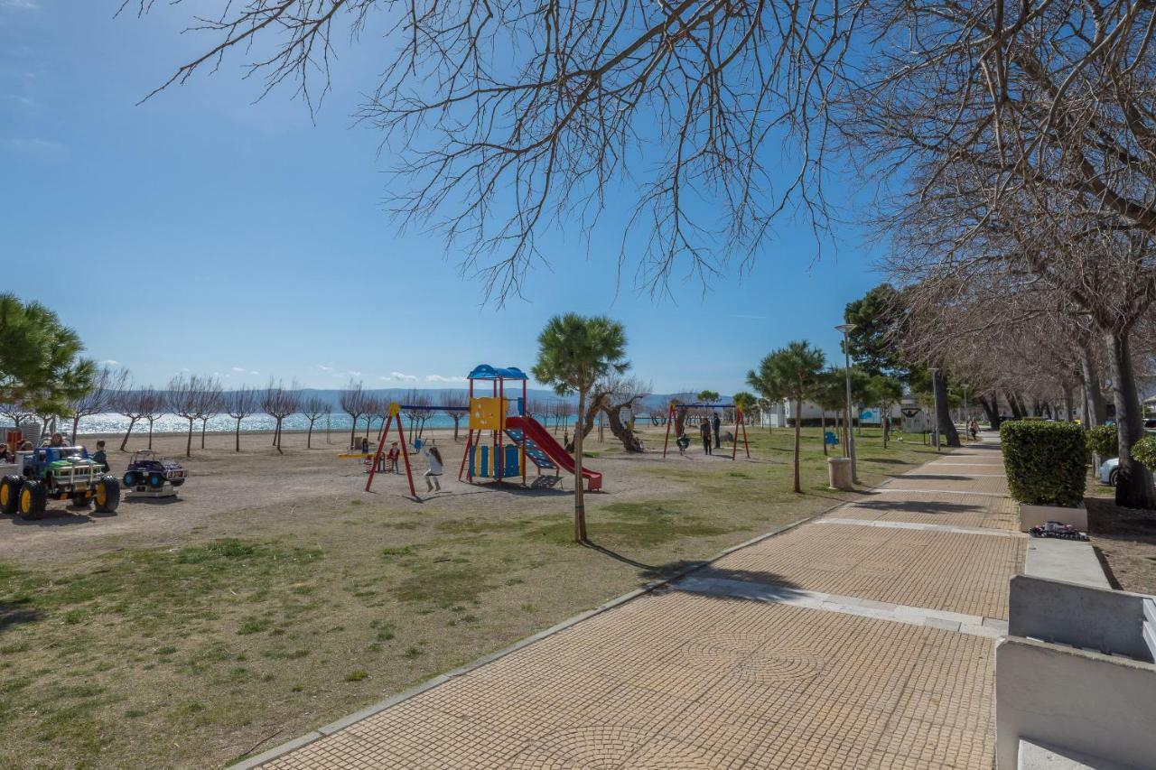 Sandy Beach Apartment Omiš Buitenkant foto