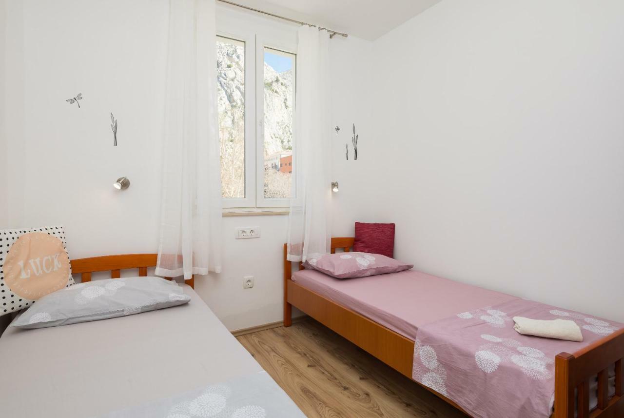 Sandy Beach Apartment Omiš Buitenkant foto