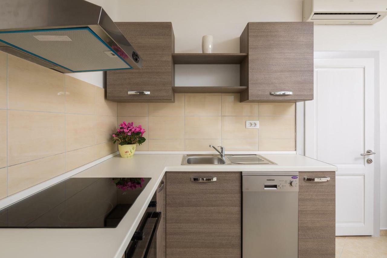 Sandy Beach Apartment Omiš Buitenkant foto